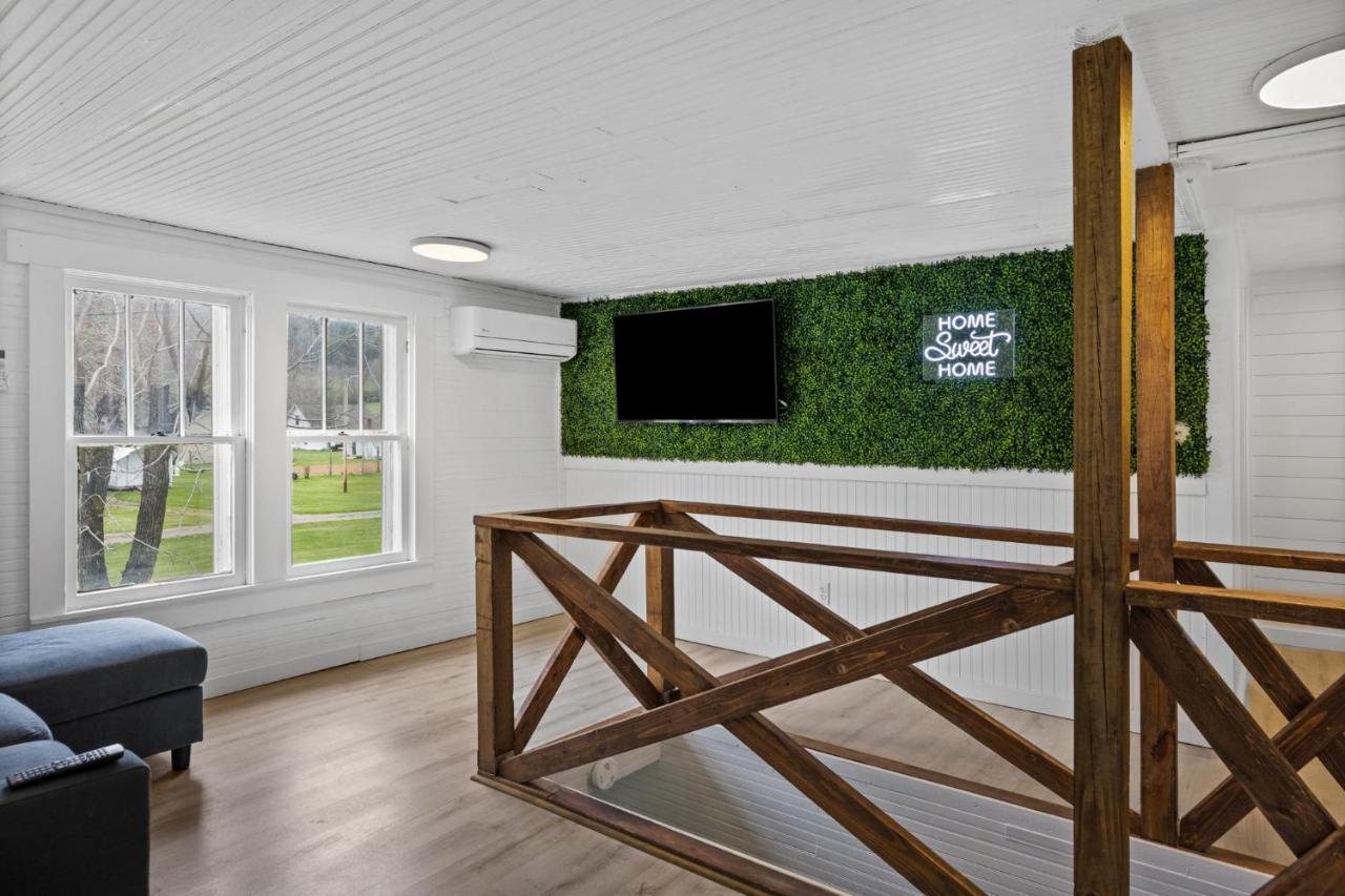 Charming 4 Bedroom Farmhouse With Large Backyard For Entertaining Mountain City Екстериор снимка