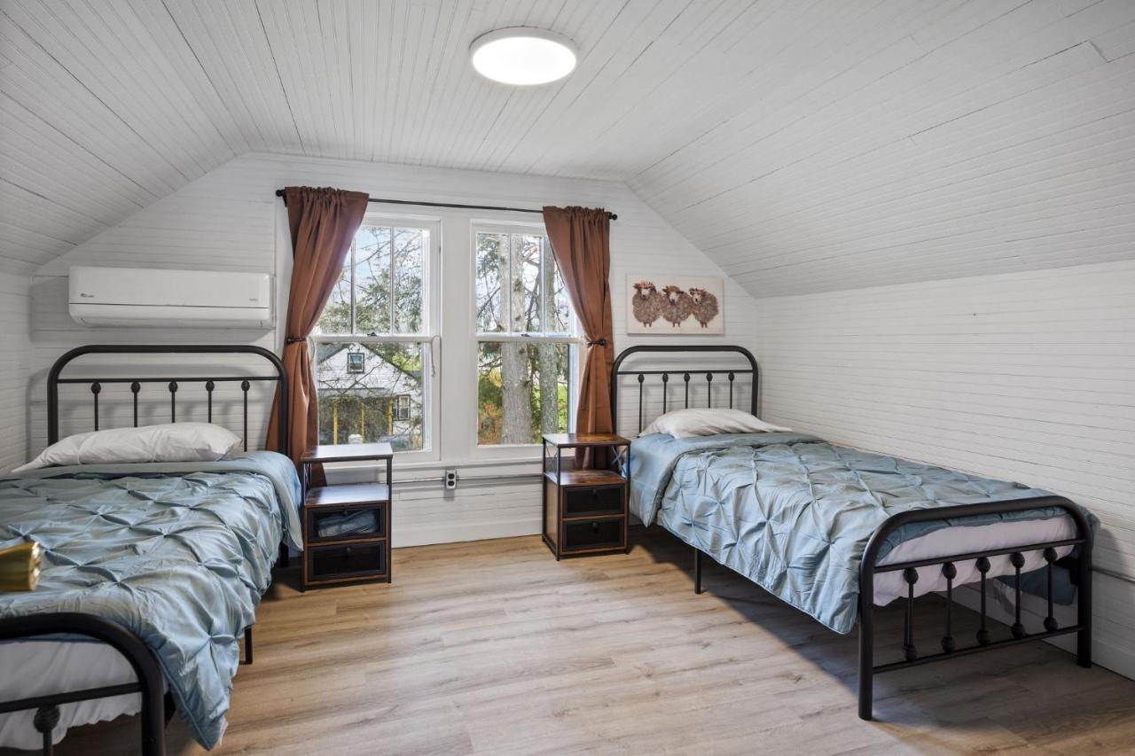 Charming 4 Bedroom Farmhouse With Large Backyard For Entertaining Mountain City Екстериор снимка